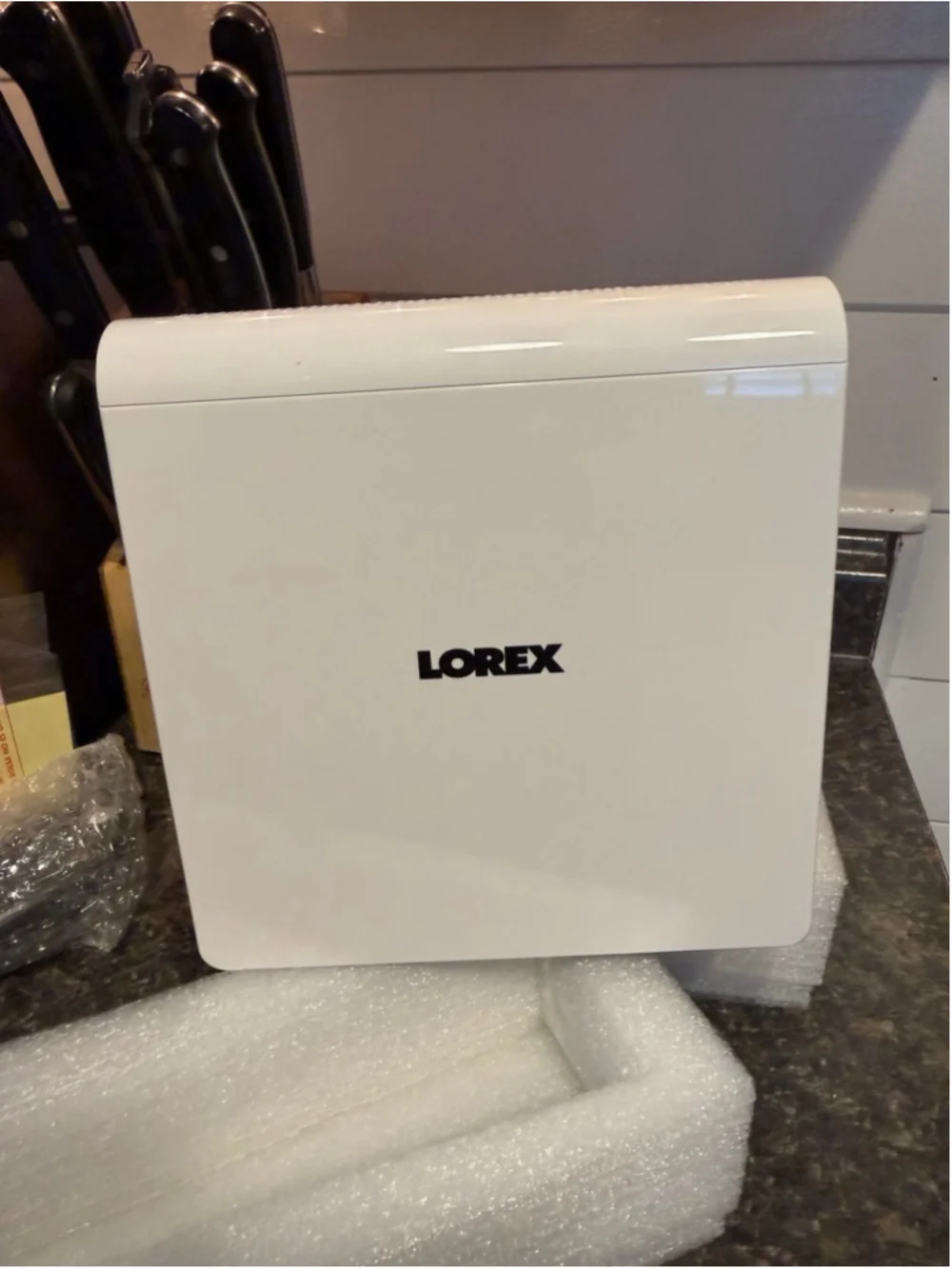 Lorex HD Wire-Free Security System 2 Cameras Wireless 1080p DVR 32GB
